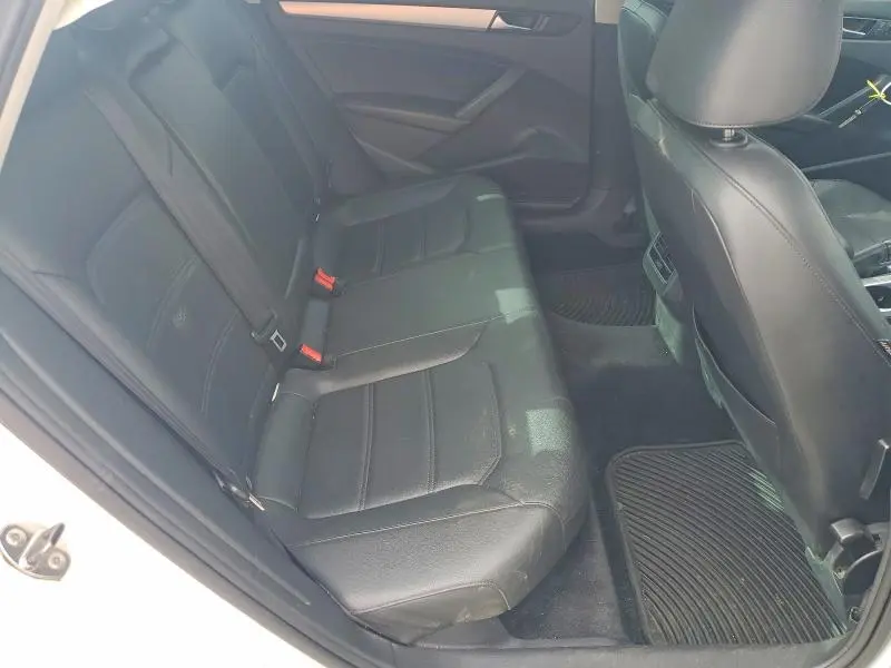 2013 VOLKSWAGEN PASSAT SE  