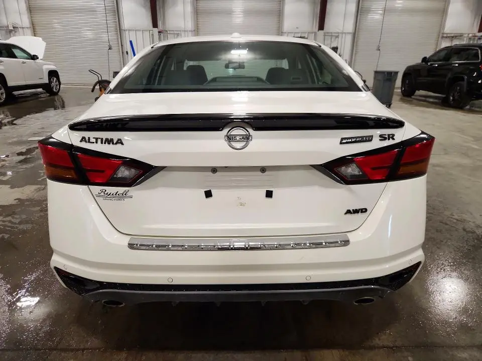 2022 NISSAN ALTIMA SR  