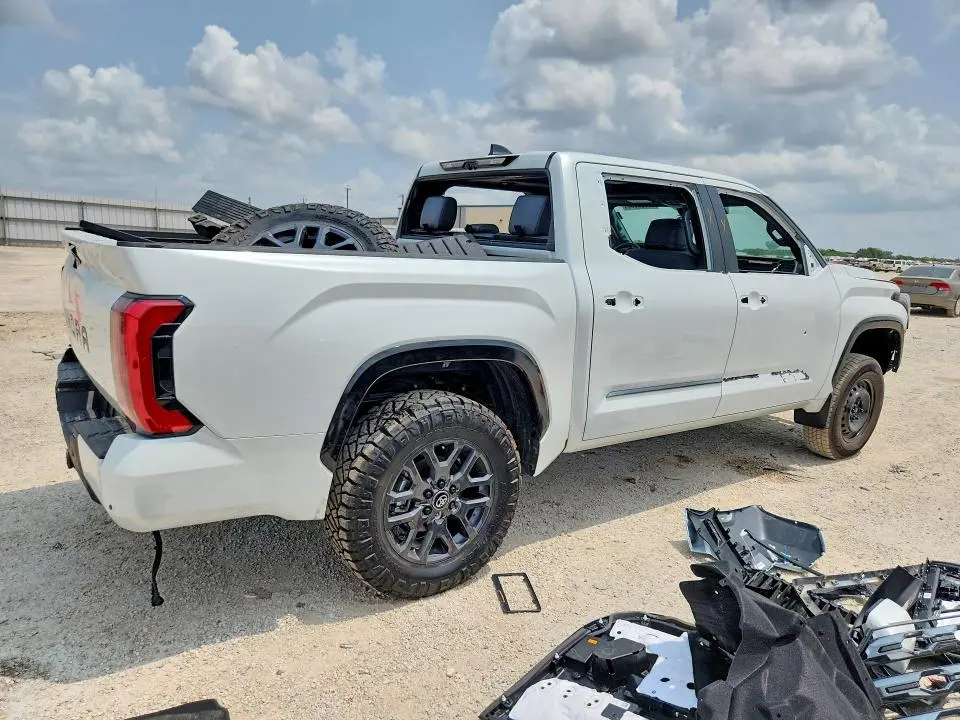 2026 TOYOTA TUNDRA PLATINUM  