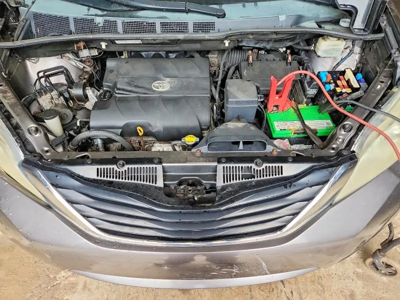 2012 TOYOTA SIENNA LE  