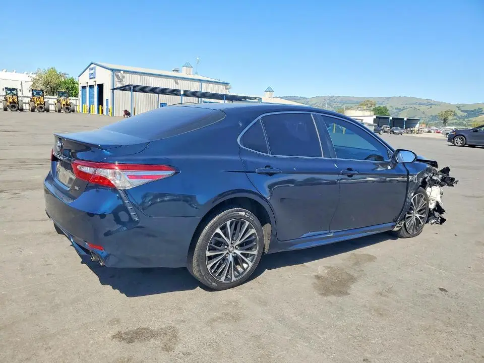 2018 TOYOTA CAMRY SE  