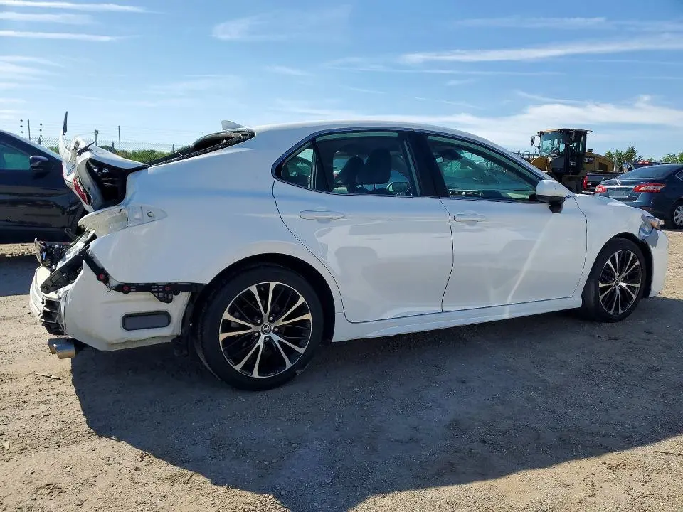 2019 TOYOTA CAMRY SE  