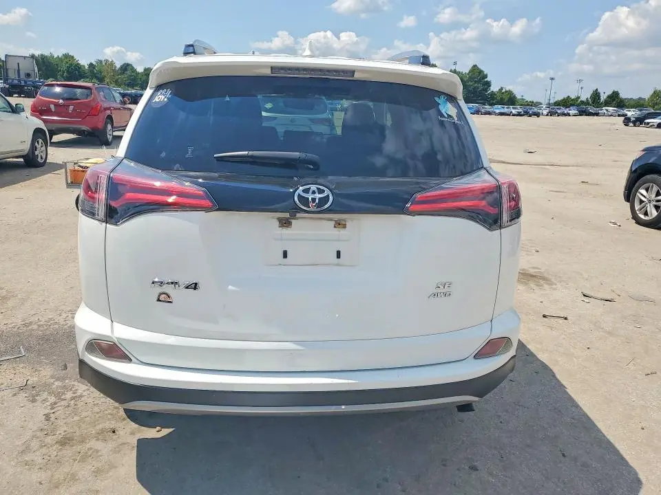 2018 TOYOTA RAV4 SE  