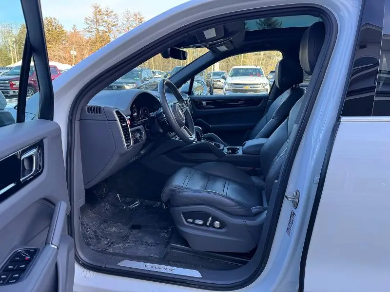 2019 PORSCHE CAYENNE   