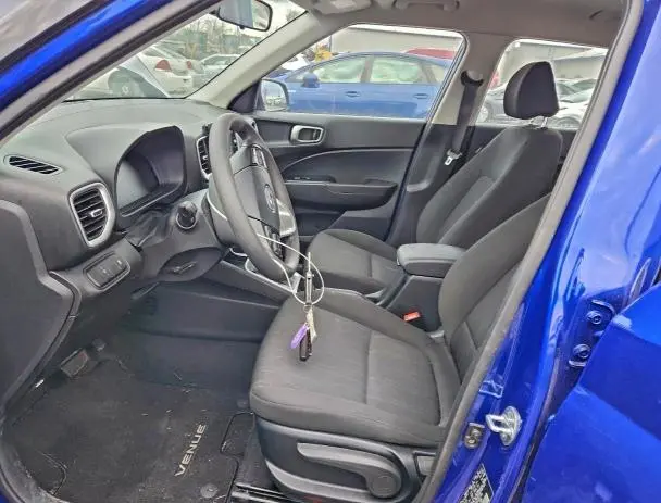 2023 HYUNDAI VENUE SE  