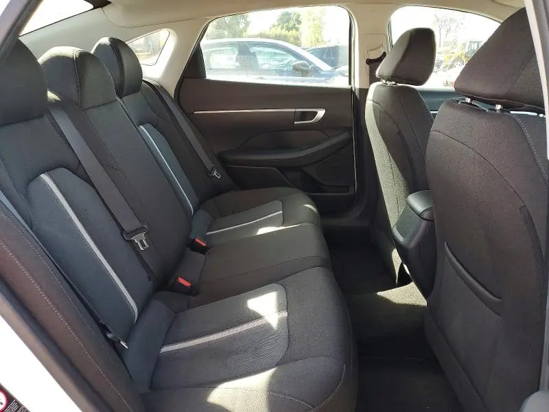 2022 HYUNDAI SONATA SE  