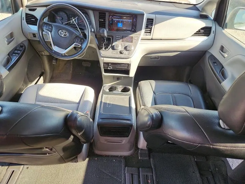 2015 TOYOTA SIENNA LE  