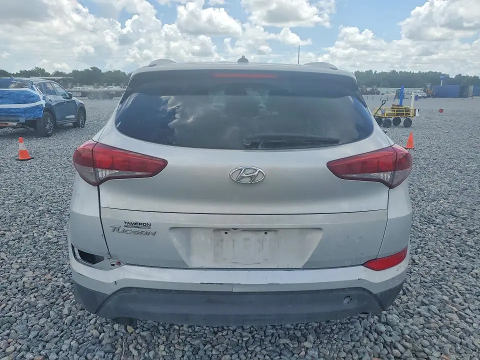 2016 HYUNDAI TUCSON SE  