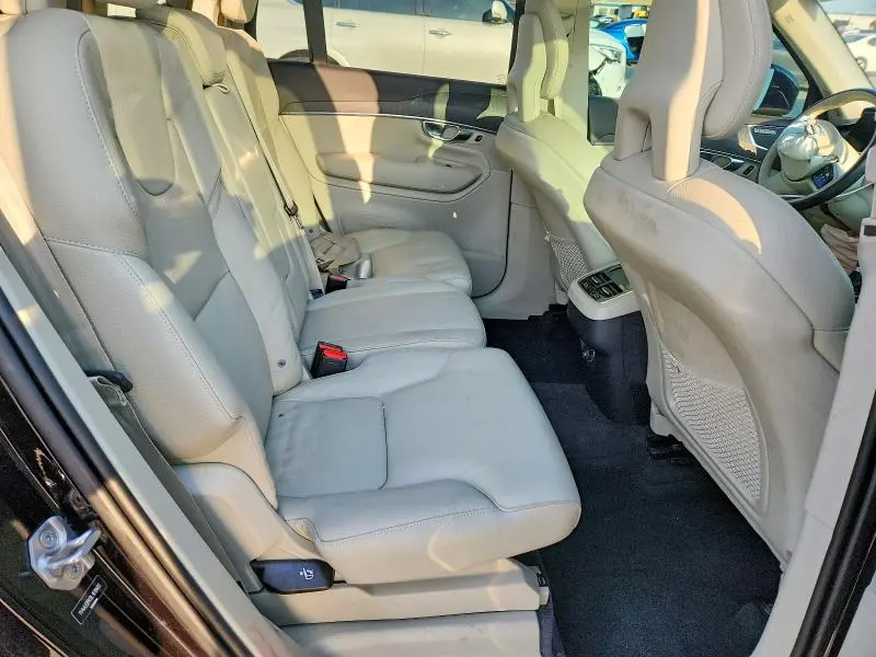 2020 VOLVO XC90 T6 MOMENTUM  