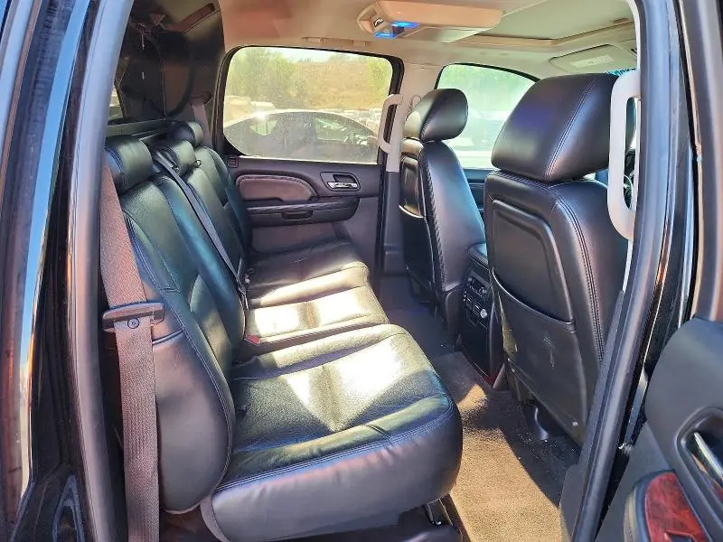 2010 CADILLAC ESCALADE EXT LUXURY  