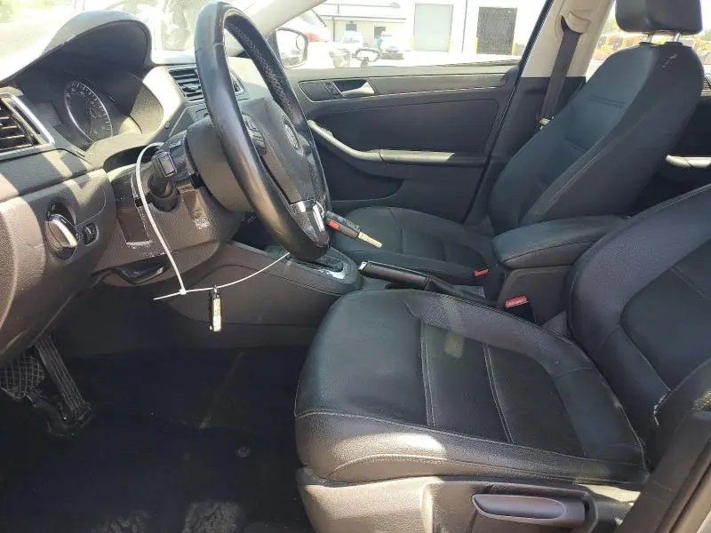 2012 VOLKSWAGEN JETTA SE  