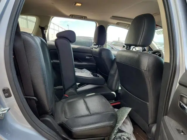 2016 MITSUBISHI OUTLANDER SE  
