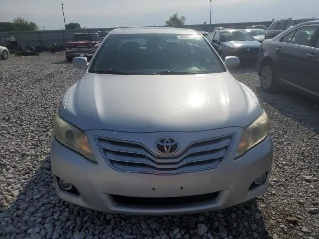 2011 TOYOTA CAMRY SE  