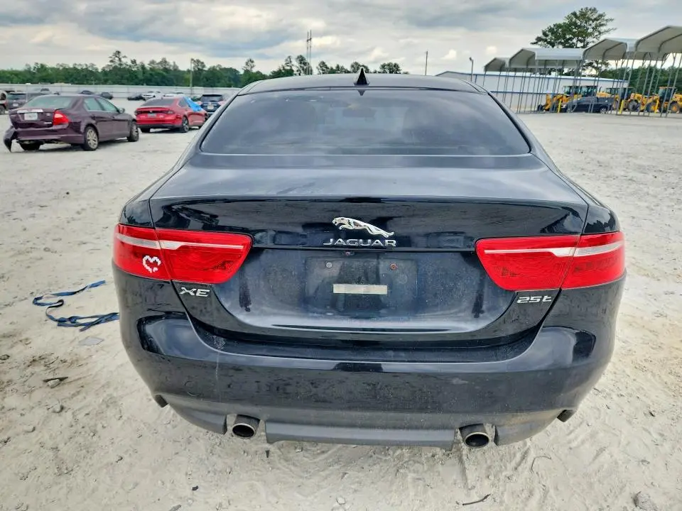 2017 JAGUAR XE PREMIUM  