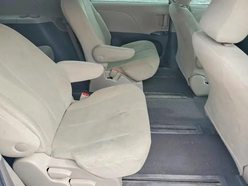 2011 TOYOTA SIENNA BASE  