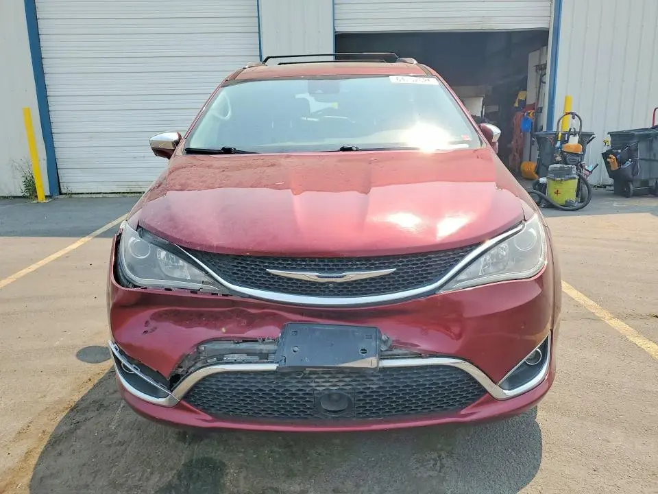 2017 CHRYSLER PACIFICA LIMITED  