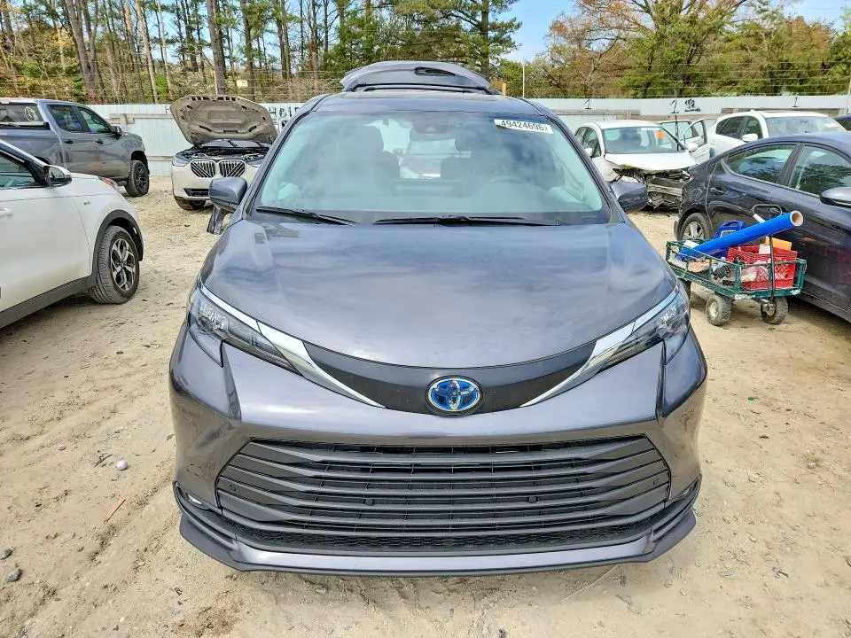 2025 TOYOTA SIENNA XLE 7-PASSENGER  