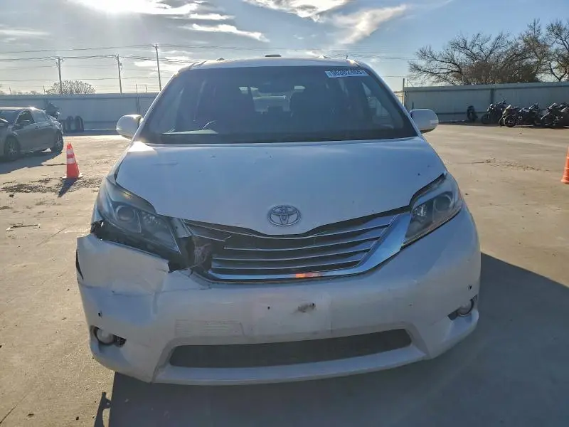 2016 TOYOTA SIENNA XLE  