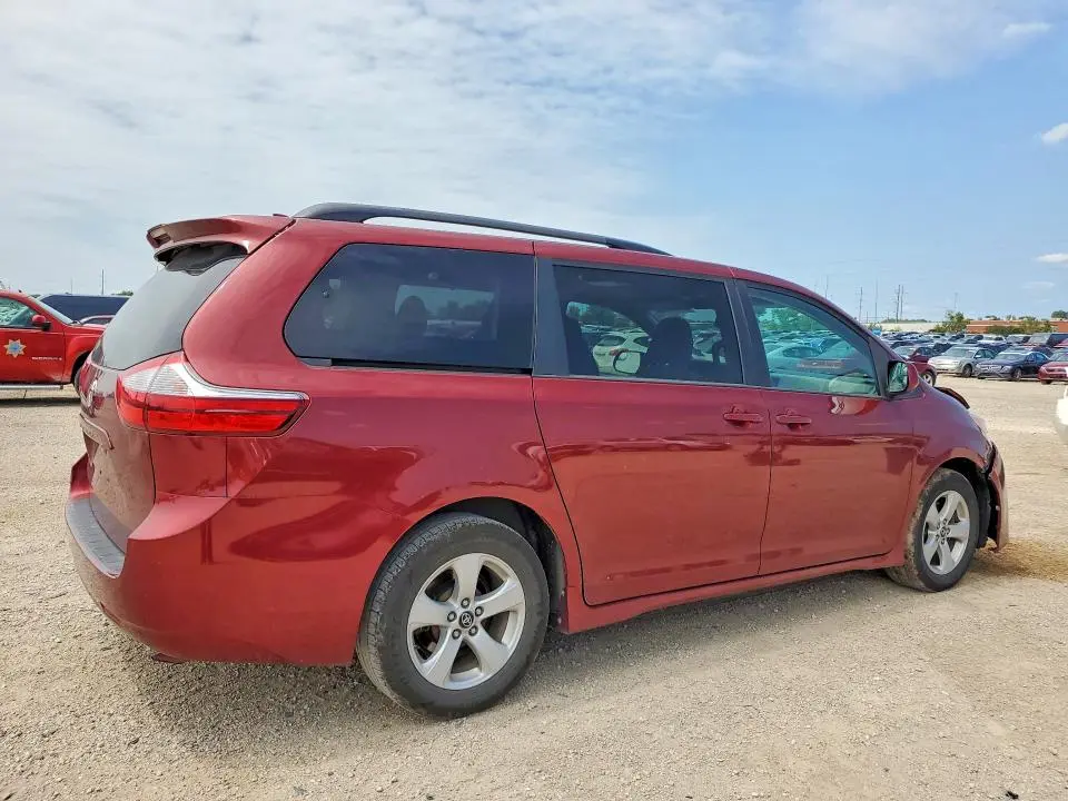 2019 TOYOTA SIENNA LE  