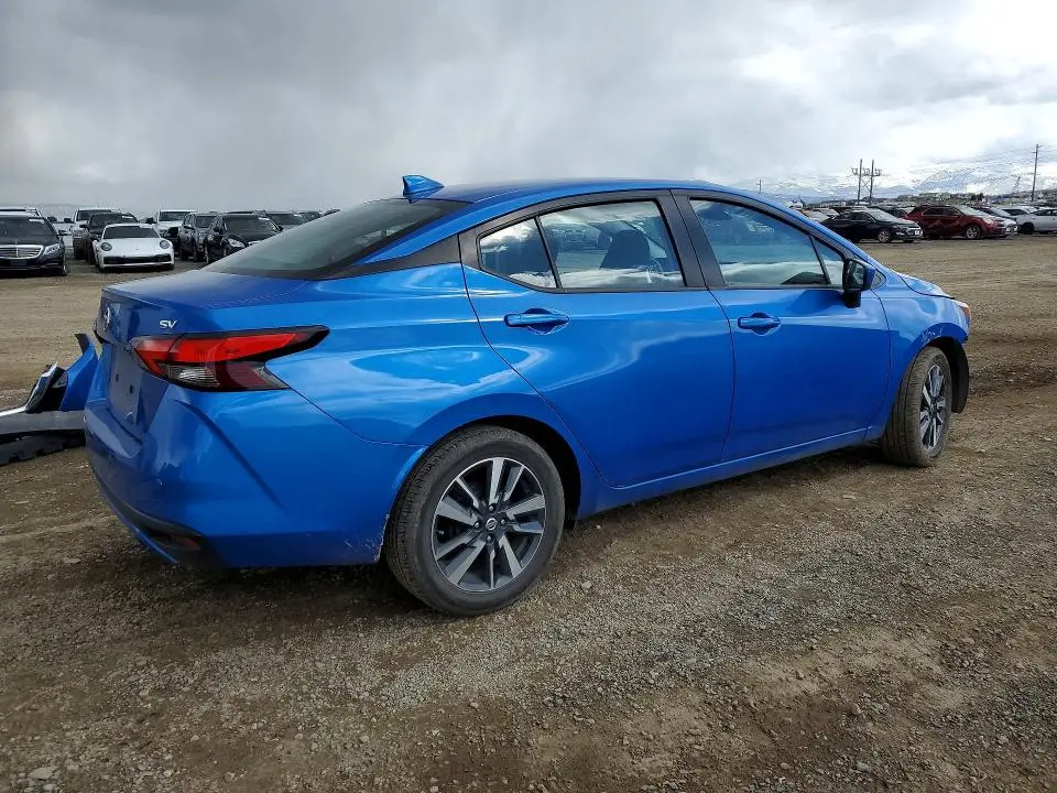 2022 NISSAN VERSA SV  