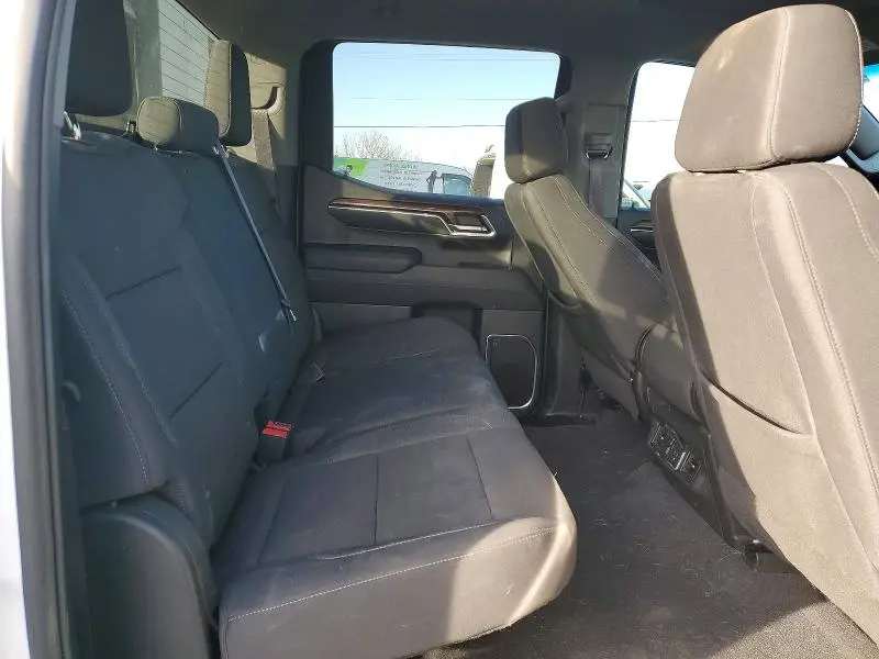 2024 CHEVROLET SILVERADO C1500 LT  