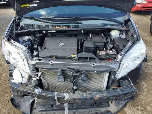 2015 TOYOTA SIENNA LE