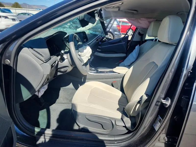 2023 HYUNDAI SONATA SE  