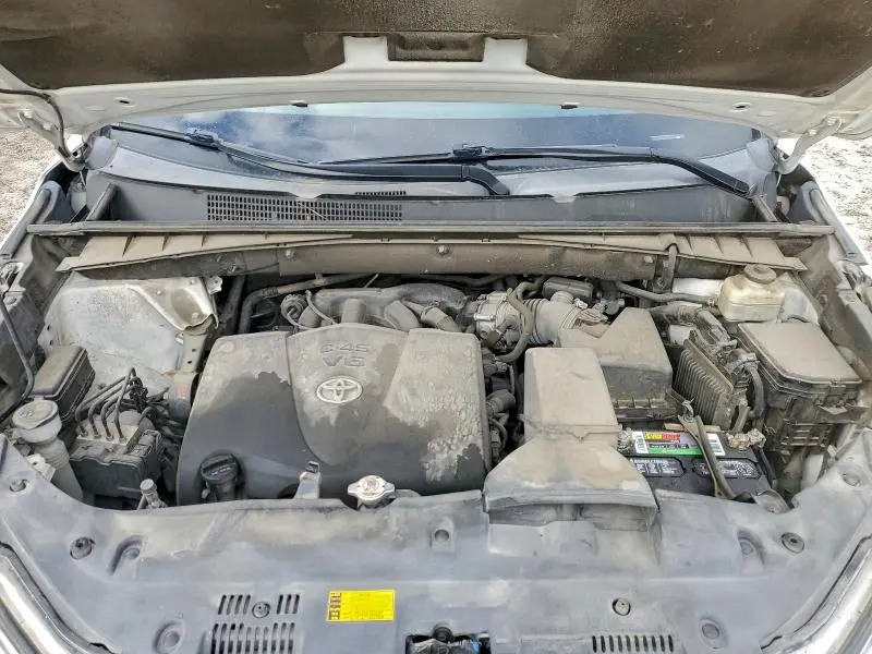 2017 TOYOTA HIGHLANDER LE  