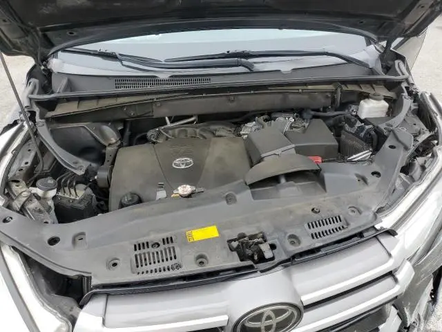 2019 TOYOTA HIGHLANDER LE  