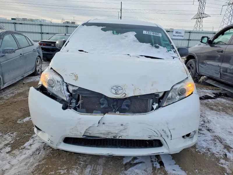 2015 TOYOTA SIENNA   