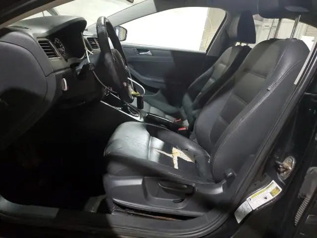 2012 VOLKSWAGEN JETTA SE  