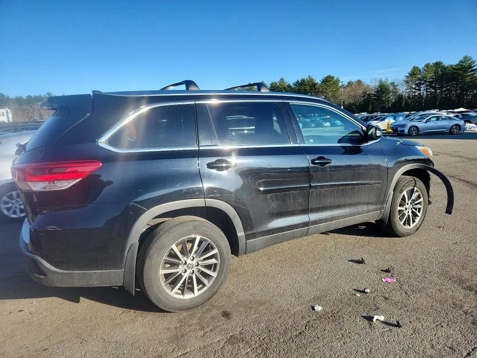 2019 TOYOTA HIGHLANDER XLE  