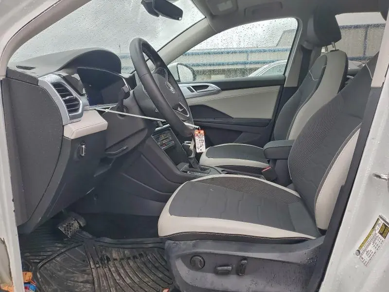 2025 VOLKSWAGEN TAOS SE  