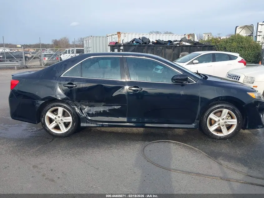 2014 TOYOTA CAMRY SE