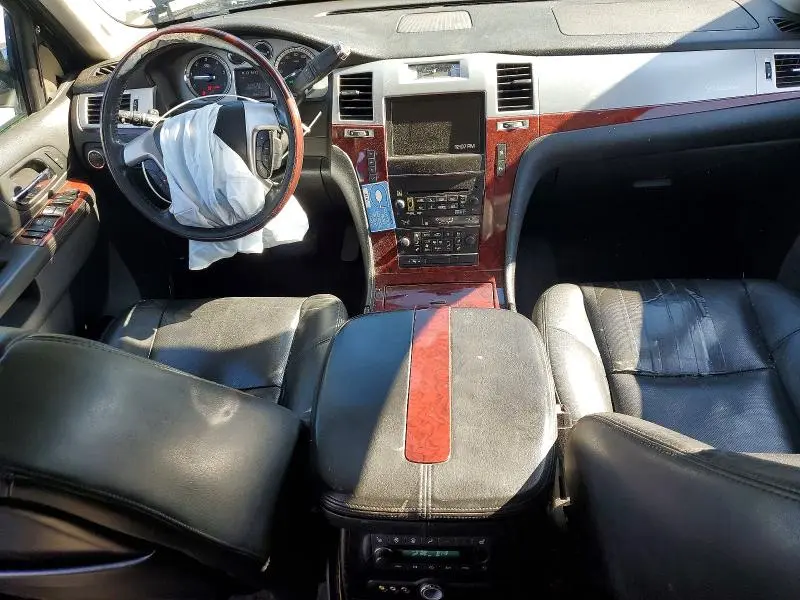 2011 CADILLAC ESCALADE ESV LUXURY  