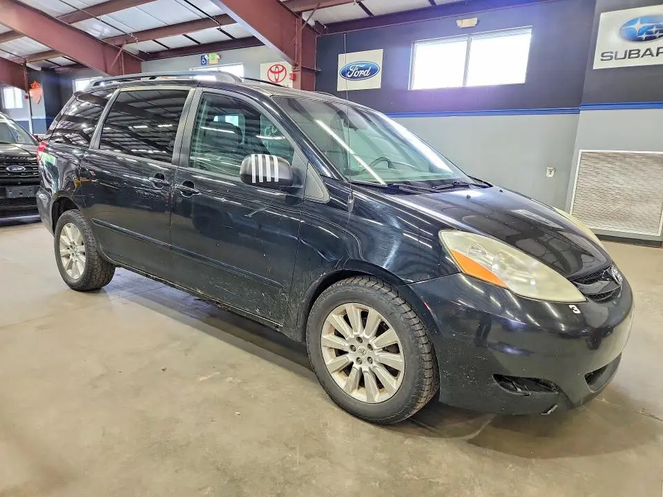 2010 TOYOTA SIENNA LE  