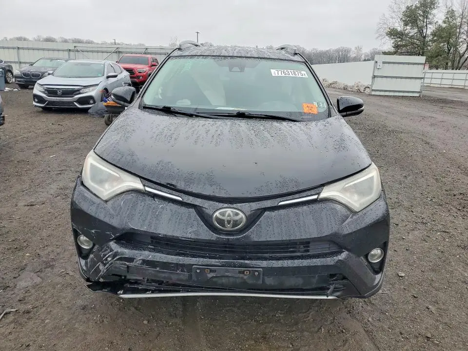 2017 TOYOTA RAV4 XLE  