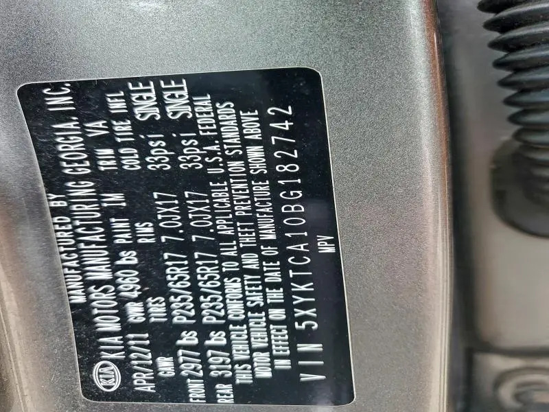 2011 KIA SORENTO BASE  