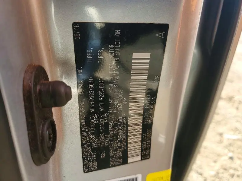 2016 TOYOTA SIENNA XLE  