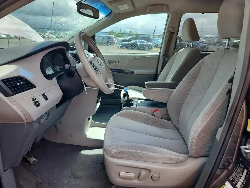 2011 TOYOTA SIENNA LE  