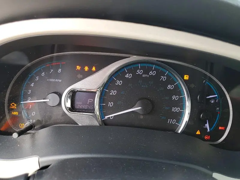 2013 TOYOTA SIENNA XLE 8-PASSENGER  