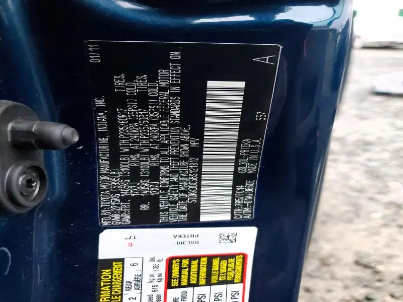 2011 TOYOTA SIENNA LE  