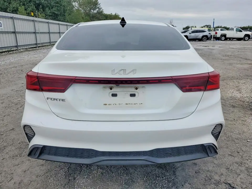 2022 KIA FORTE LXS  