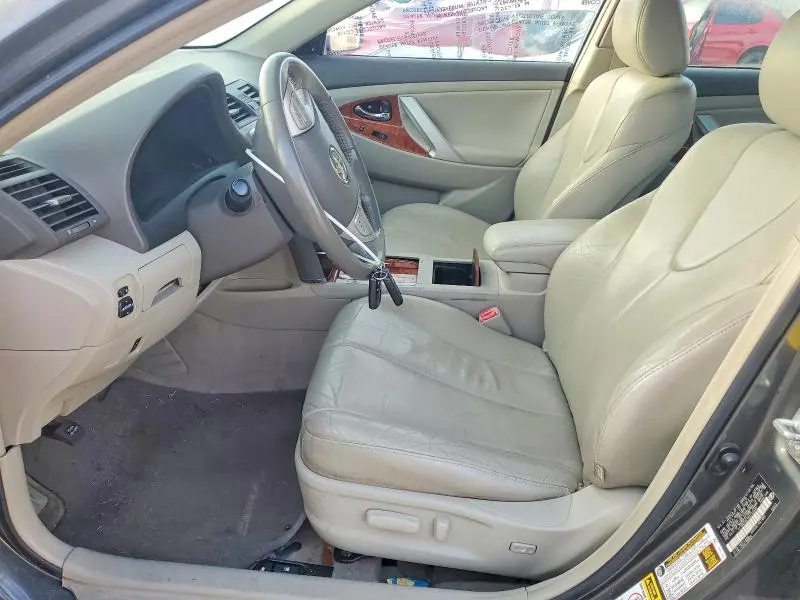 2011 TOYOTA CAMRY XLE V6  