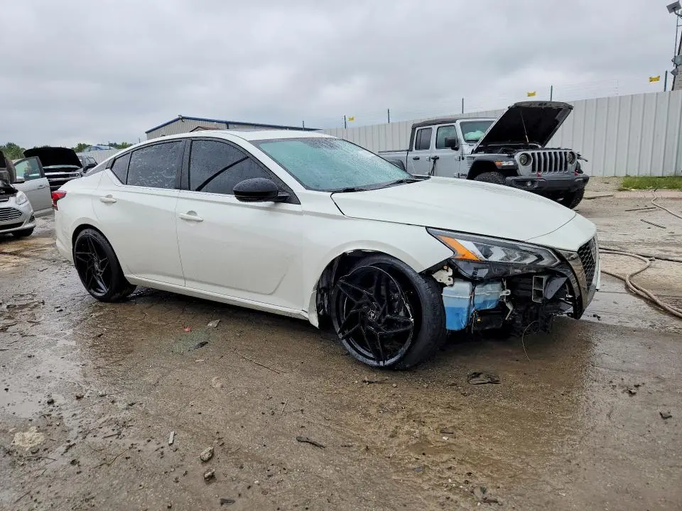 2020 NISSAN ALTIMA SR  
