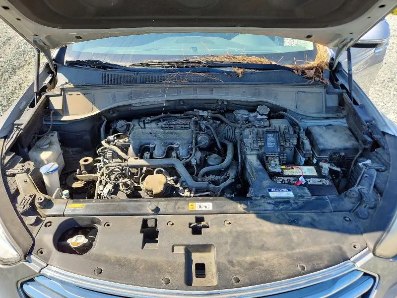2016 HYUNDAI SANTA FE SE  