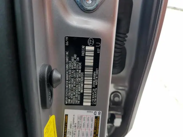 2019 TOYOTA C-HR XLE  