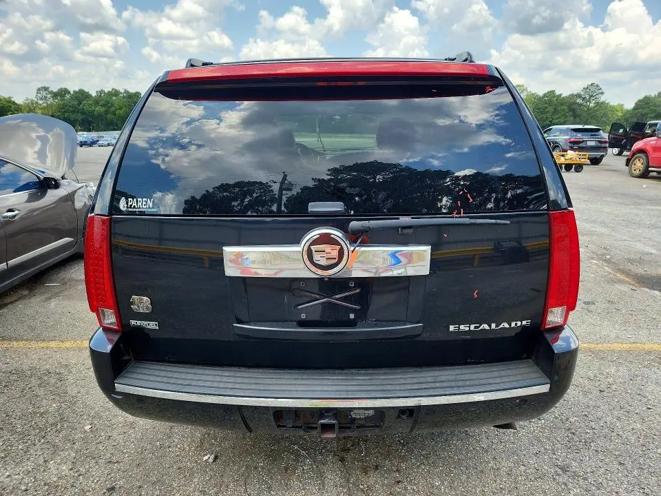 2011 CADILLAC ESCALADE LUXURY  