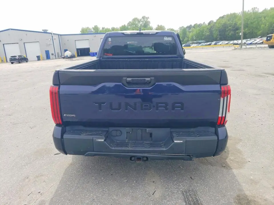 2022 TOYOTA TUNDRA SR5  