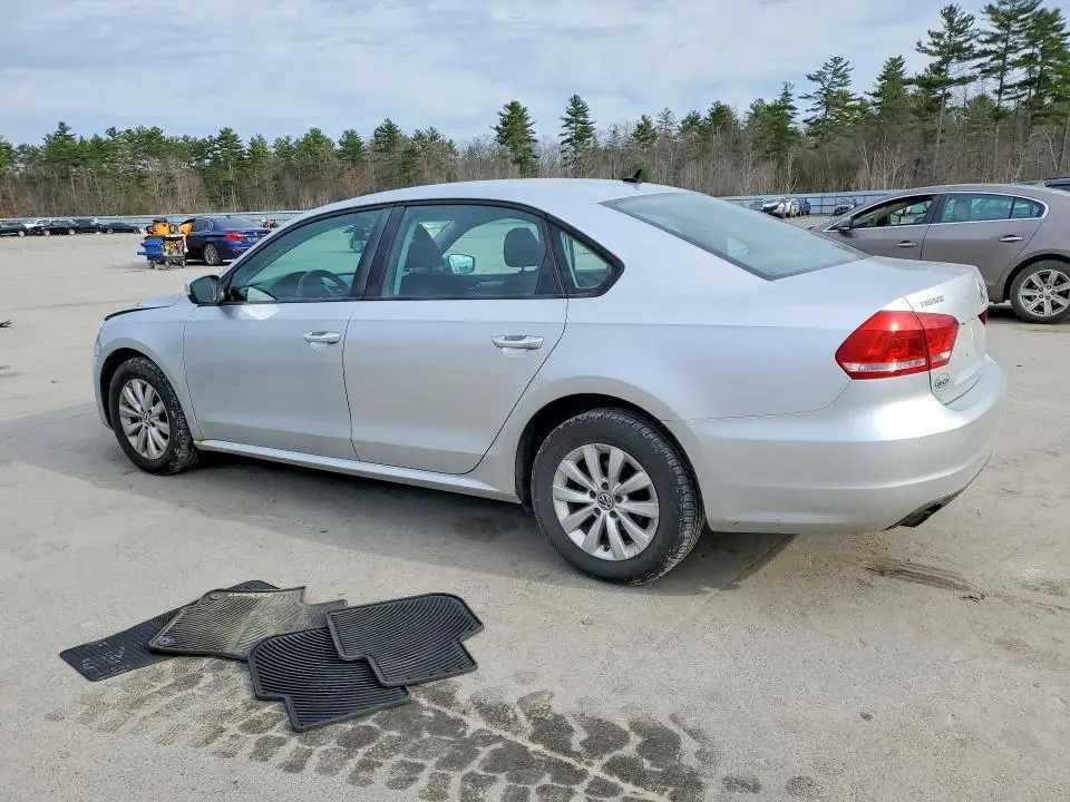 2013 VOLKSWAGEN PASSAT S  
